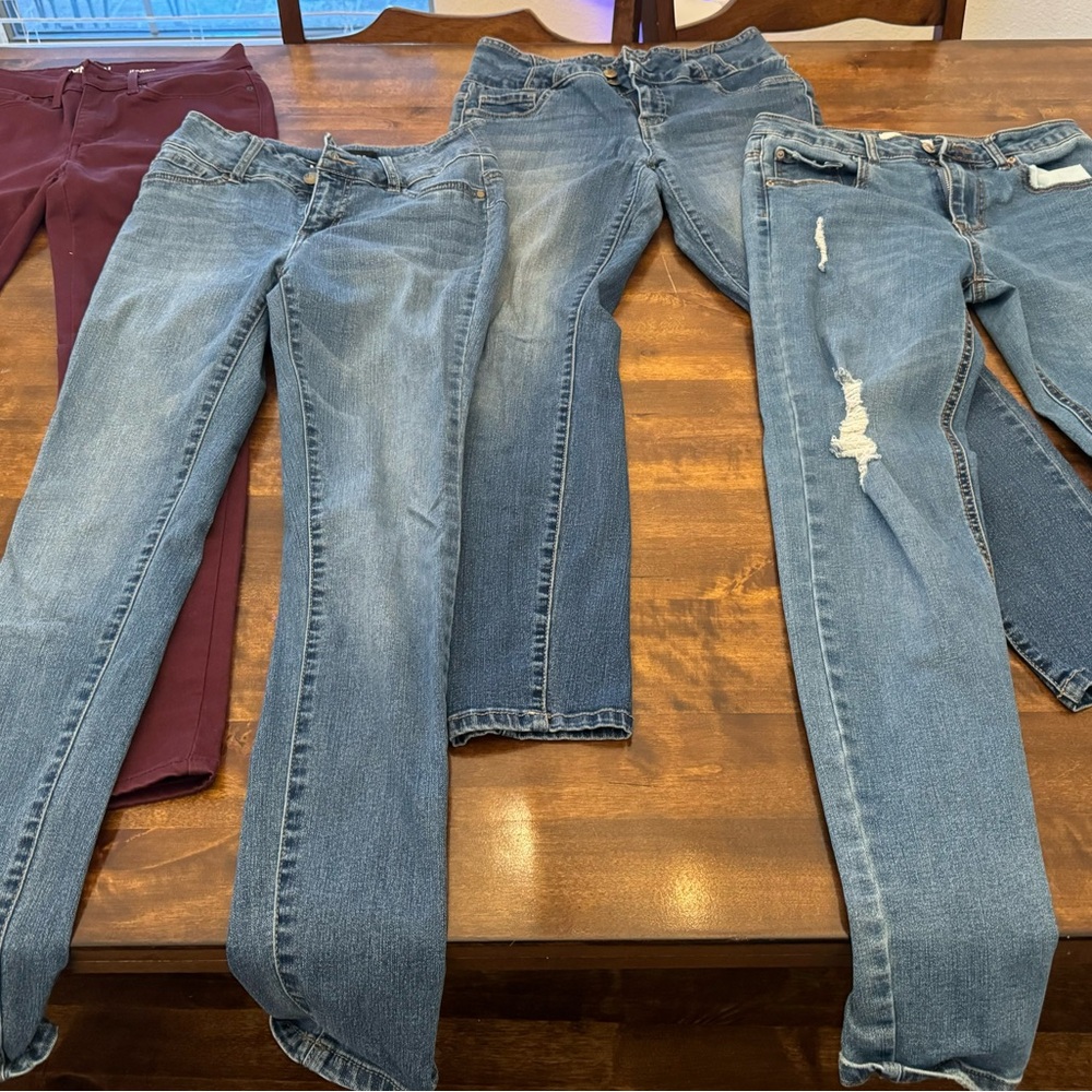 4 pairs of women’s jeans / jeggings size 4